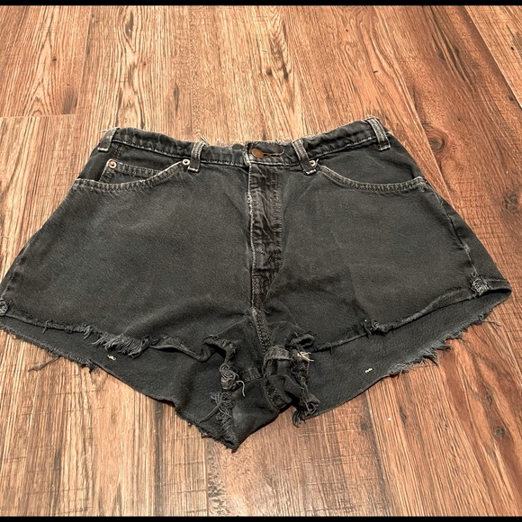 35 Levis 56 Waist 32 Distressed Cutoff 